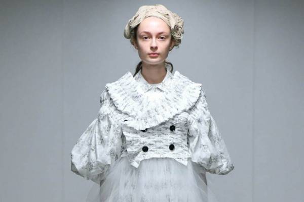 タオ 2022年春夏コレクション - 白に咲く繊細な花々