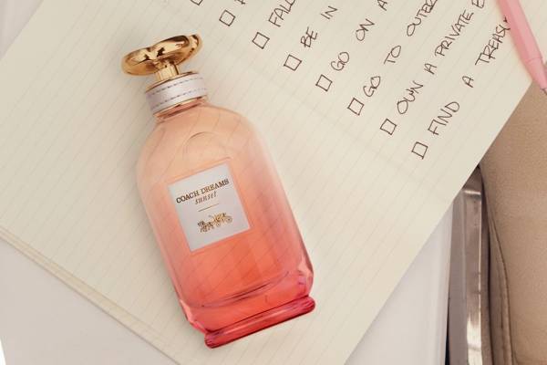 コーチ“地平線に沈む夕陽”をイメージした新作香水、ノスタルジックに香るオリエンタル フローラル