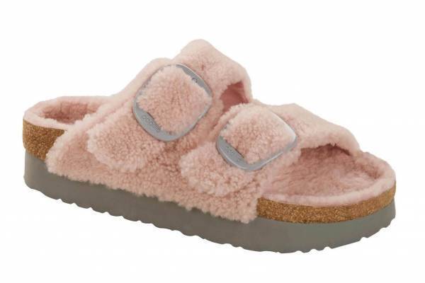 ビルケンシュトック21年秋冬新作、“ぬいぐるみ”のようなもこもこサンダル「アリゾナ」など