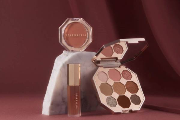 ディアダリア21年冬コスメ、“ダリアの花”に着想したブラウン アイパレ＆ティントリップ
