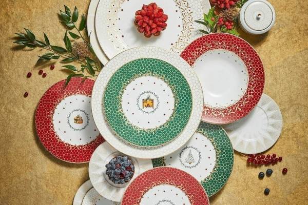 ベルナルドの“クリスマス”プレート＆マグカップ、ツリーや星々を描いたリモージュ磁器