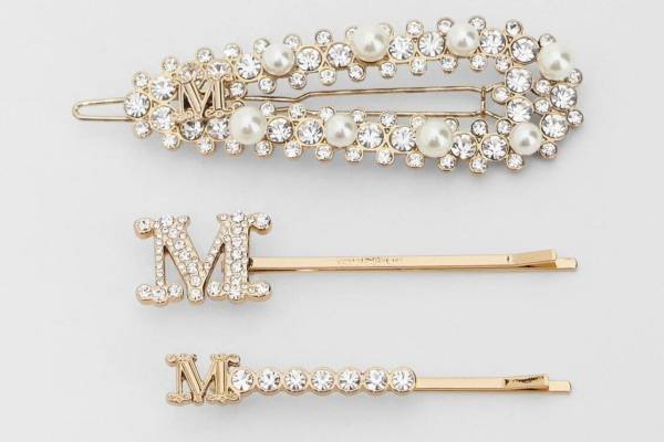 マックスマーラのクリスマスギフト「テディベアコート」素材の携帯ケース＆ビジュー輝くヘアピン