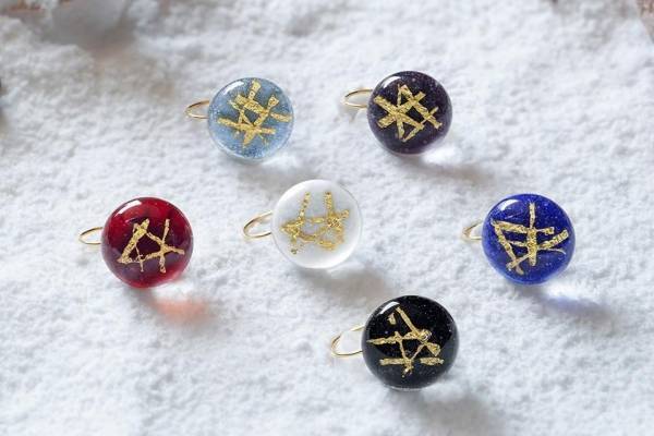 京都発“ピアスのようなイヤリング”「ぴあり」二十四節気をイメージ、立冬や冬至の冬色ガラス