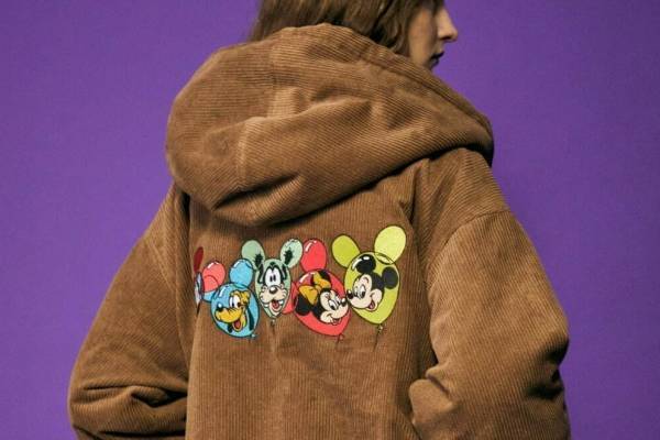 マウジー「ディズニー」ウェア新作、"ミッキーマウス×ロボット"の白黒シャツや風船フーディ