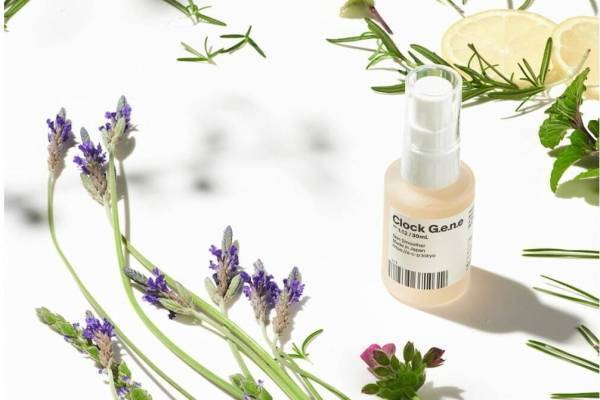 「白いオイル」「時計遺伝美容液」“アップデートする”新発想スキンケアが更に進化、ACPの新作