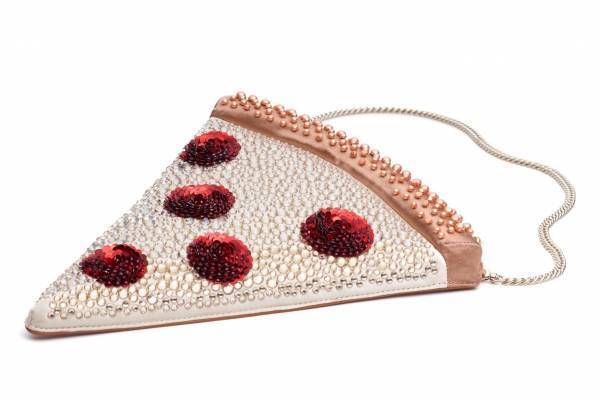 ケイト・スペード21年クリスマスの新作バッグ、“ピザ＆カメラ”主役の煌めく3Dクロスボディなど