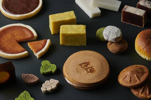 全国老舗和菓子店の“ユニーク和菓子”銀座三越に集結、“月の浮かぶ”羊羹や最中ベイクドチーズケーキ