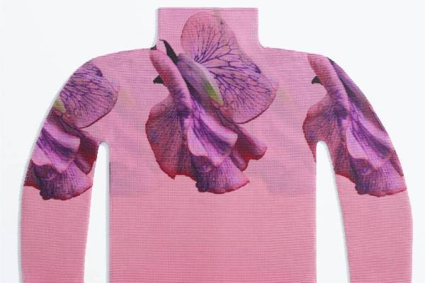 ミー イッセイ ミヤケ新作“スイートピーの花＆食虫植物”着想のプリーツトップス、カラフルバッグも