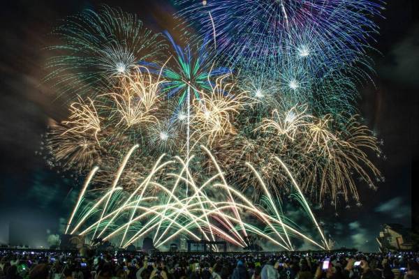 花火大会「みやざきシーサイド芸術花火」みやざき臨海公園で、豪華絢爛1万発以上の花火を音楽と共に