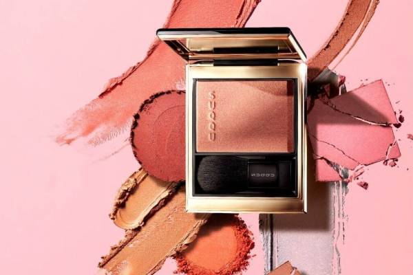 SUQQU22年春コスメ、“新湿感”パウダーチークや“辛口ピンク”の4色アイシャドウ