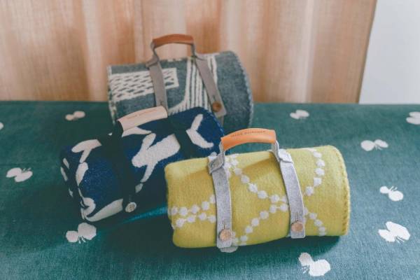 ミナ ペルホネン新ブランケット“タンバリン”など全5柄、オリジナル糸使用のふっくら心地良い肌触り