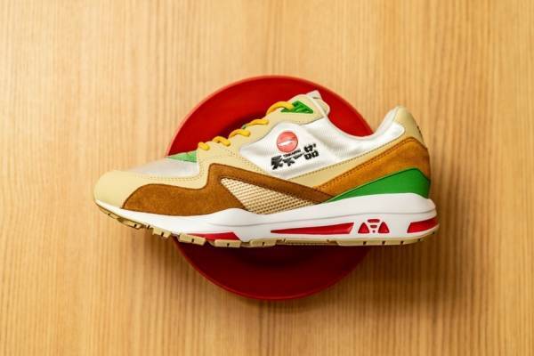 ルコック スポルティフ×天下一品「ラーメン」着想限定スニーカー、こってりスープ色＆鶏ガラロゴ