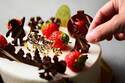 ポアール21年クリスマスケーキ、サンタ＆トナカイチョコで“デコレーション”体験できる限定ケーキ