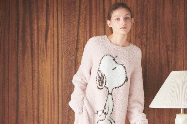 ジェラート ピケ「ピーナッツ」コラボ新作、ふわもこ’ジェラート’素材のスヌーピードレス