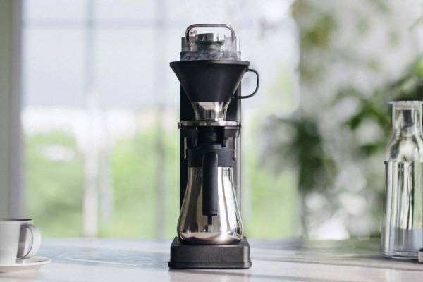 スターバックス リザーブ×バルミューダのコーヒーメーカー、特別な注湯方法で“店舗で楽しむ味”を実現