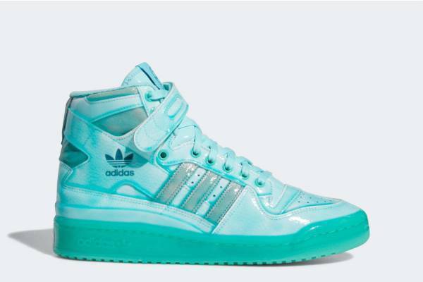 アディダス オリジナルス×ジェレミー・スコット“キャンディー風”スニーカーや迷彩テディベアサンダル