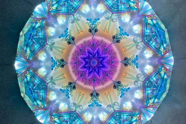 東海最大規模の万華鏡展「ザ万華鏡」名古屋栄三越で、LEDライトを使った万華鏡など作品400点以上