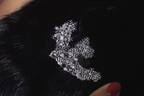 ヴァンドームブティック21年クリスマスジュエリー、“雪の結晶”で表現した鳥ブローチなど
