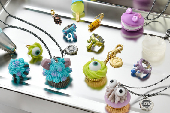 Q-pot.『モンスターズ・インク 』アクセサリー、“サリー＆マイク”のカップケーキ風ネックレスなど