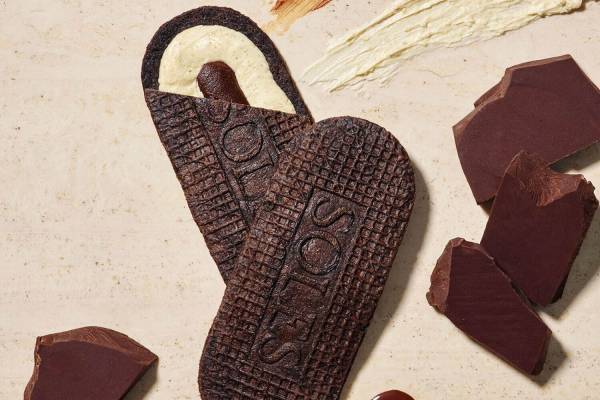 バターゴーフレット専門店「ソールズ ゴーフレット」冬限定ダークショコラ、ラム酒香るチョコキャラメル