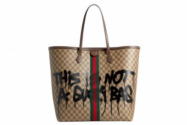 バレンシアガ“グッチのデザインコード”を再解釈、“ダブルB”モノグラムのバッグやウェアなど