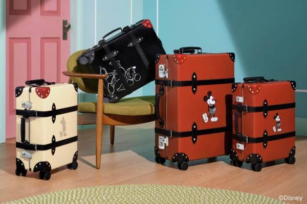 グローブ・トロッター「ミッキーマウス」のスーツケース、ライニングにもディズニーキャラクター
