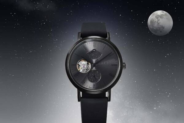 Knot“夜空”イメージの腕時計、満月のようなオープンハート＆星空のインダイヤルを文字盤に