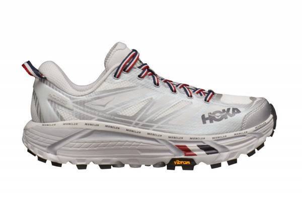 モンクレール×ホカ オネオネのコラボスニーカー、トリコロールやロゴがアクセントの高機能シューズ