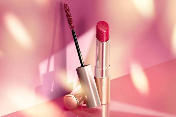 オペラ21年クリスマスコスメ、人気ティントリップ＆カラーマスカラに“宇宙”着想の限定レッド