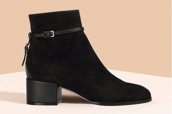 セルジオ ロッシの新作ブーツ「エスアールクリス」スエードアッパーにストラップのアクセント