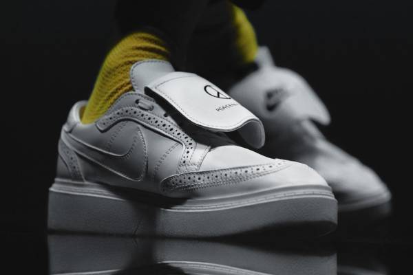 ナイキ×G-DRAGON“ウィングチップ”スニーカー「クウォンド  1」着脱できるフラップ付き