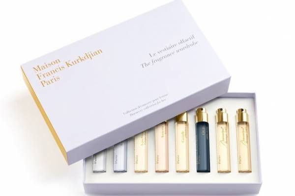 メゾン フランシス クルジャン21年クリスマスコフレ、“着替える”ように楽しむミニ香水8種セット