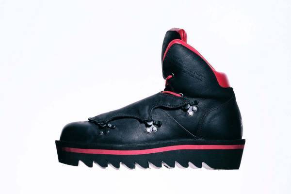 ダナー×タイガリオのコラボブーツ、取り外せるシールド＆シャークソール搭載