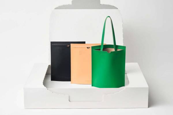 グッド グッズ イッセイ ミヤケ「パッケージ」ミシン目を“切り取って”使うトートバッグや財布