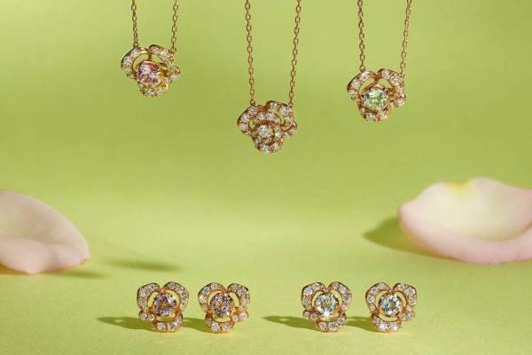 ヴァンドーム青山から『オペラ座の怪人』着想“ローズ”のダイヤモンドピアス＆ネックレス