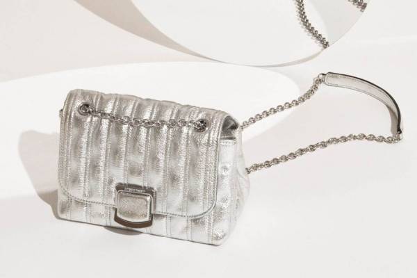 ロンシャンのアイコンバッグが“輝く”シルバー＆スノーホワイトに、クリスマスに向けた新作