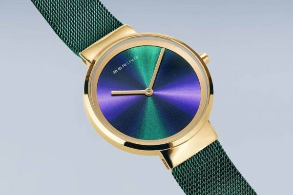 ベーリング「オーロラ」着想の幻想的なレディースウォッチ、グリーン・パープルの2色展開