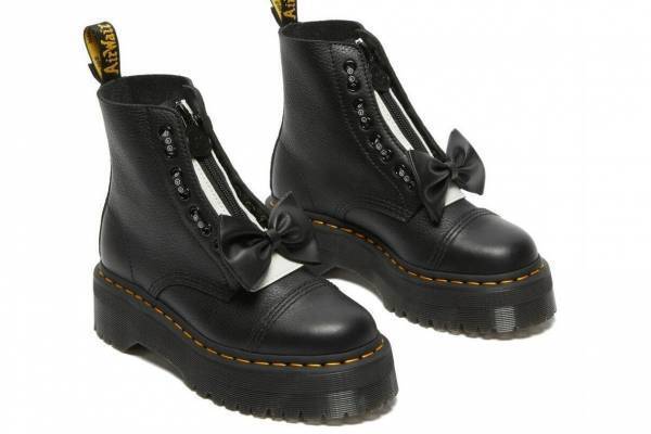 ドクターマーチン×レイジー・オーフ新作、リボン付き厚底ブーツやハートバックルのメリージェーン