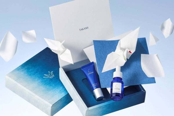 タカミのベストセラー角質美容水と唇用美容液が“和紙BOX”の特別ギフトセットに