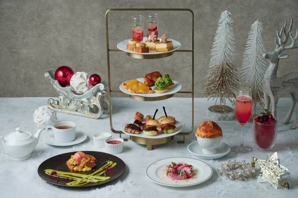 ザ ストリングス 表参道のクリスマス限定アフタヌーンティー、目の前で仕上げるスペシャルスイーツも
