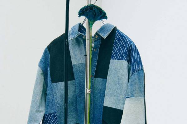 アンブッシュからデッドストックデニムのパッチワークシャツやジーンズ、ピースマークの限定リングも