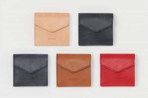 エンダースキーマの22冬春新作、ガラスレザーのレコードバッグ＆味わい深い経年変化を楽しむミニ財布など