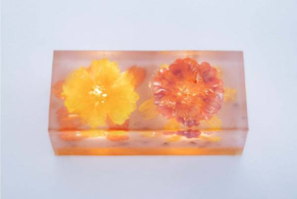 花を閉じ込めた羊羹「ブーケかん」京菓匠の七條甘春堂から、いちじく、白餡、紅茶の味わい