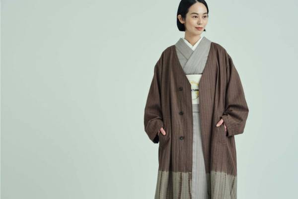 きものやまと×スズサン“有松鳴海絞り”のウールコート、和洋コーデに使えるAラインシルエット