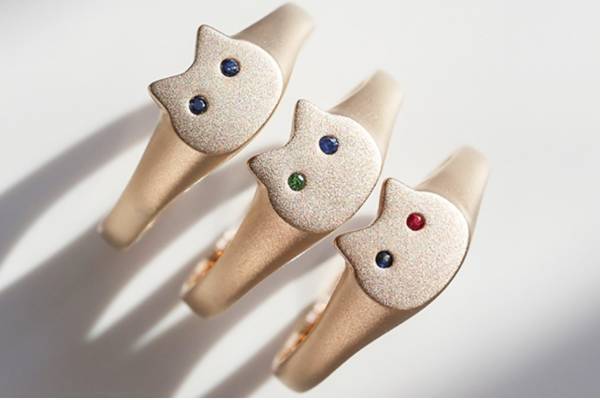 オッドアイのネコ＆“ほくろ付き”フェイスの「コミ」人気リングが松屋銀座に、カスタムオーダーも