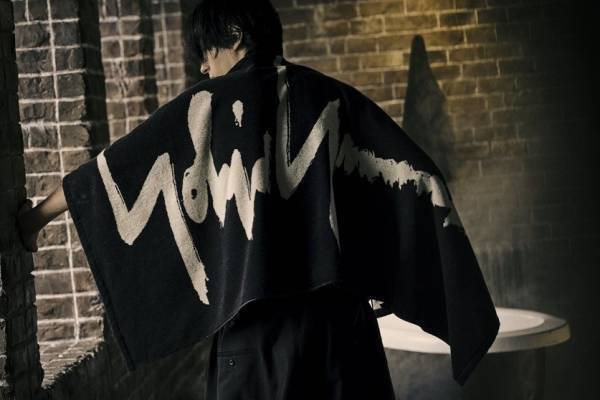 ヨウジヤマモト×今治発“オーガニックコットン”タオル、シグネチャーロゴのジャカードバスタオルなど