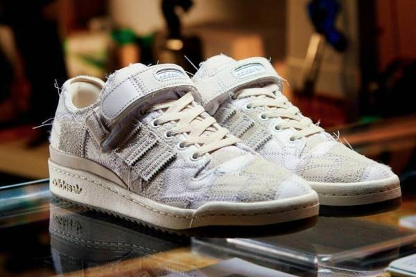 アディダス オリジナルスの「パッチワーク」スニーカー、アトモス・リクチュールとトリプルコラボ