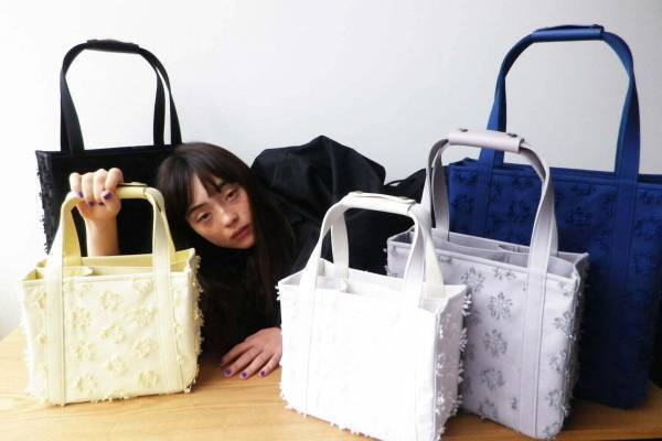 セシリー バンセン×マッキントッシュ×チャコリの“フラワー刺繍”トートバッグ、ドーバー銀座で