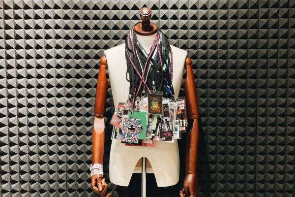 ONE OK ROCKやLiSAのライブを収めた写真展、表参道ドクターマーチン ショールームで