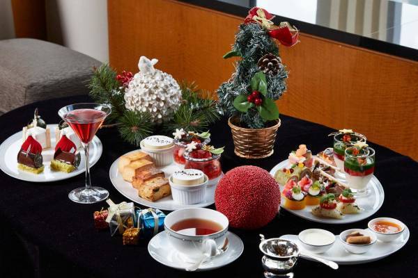 ザ・リッツ・カールトン東京のクリスマスアフタヌーンティー、“サンタ帽やオーナメント”のスイーツ